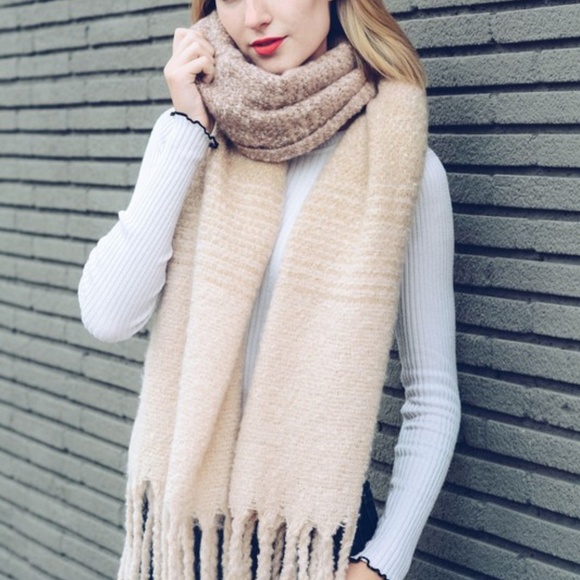 SOFT & COZY Scarf -PRICE FIRM - Picture 3 of 4